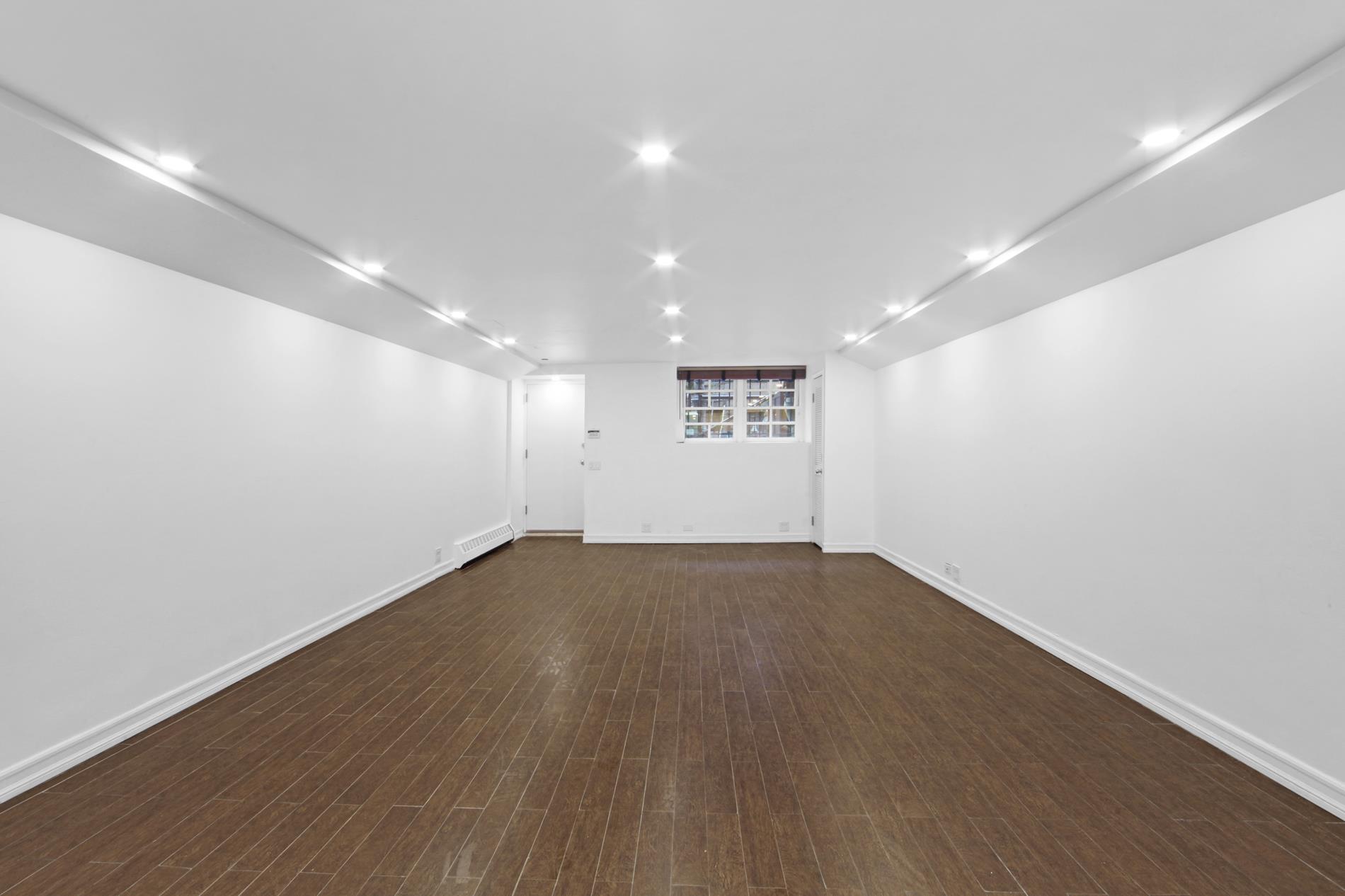 61 West 69th Street GARDEN Lincoln Square New York NY 10023