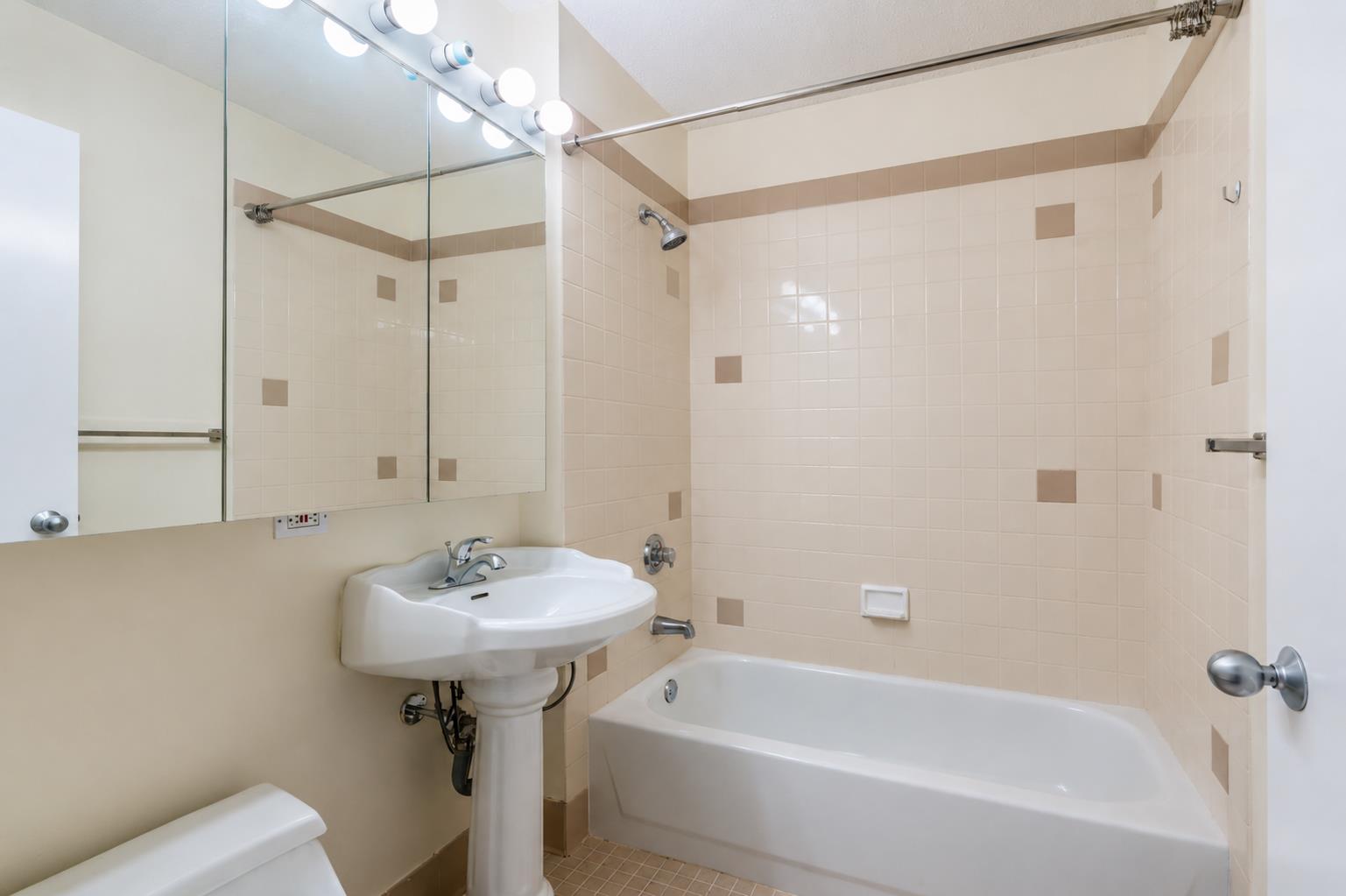 4-74 48th Avenue 14M Hunters Point Queens NY 11109
