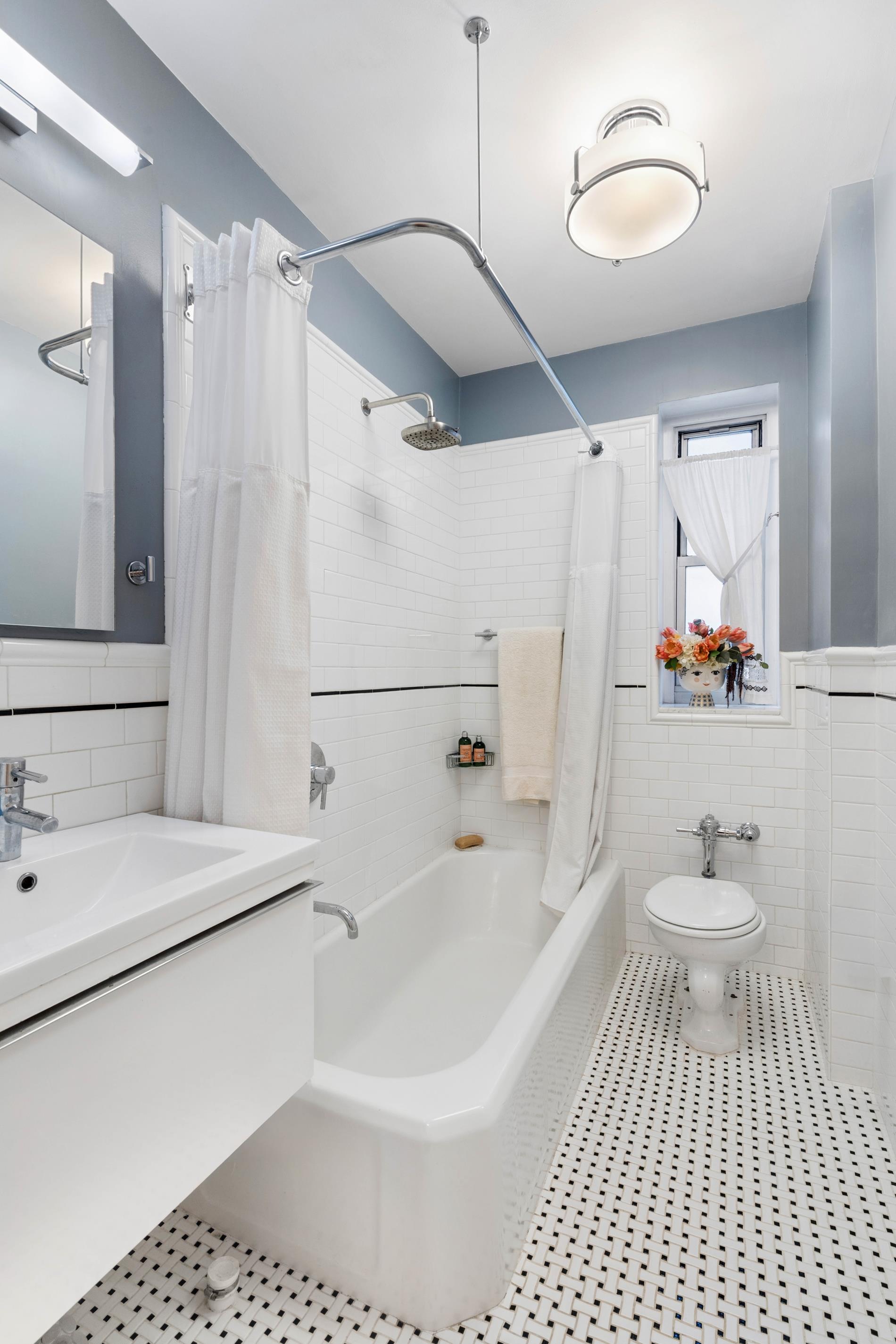 29 West 64th Street 2F Lincoln Square New York NY 10023