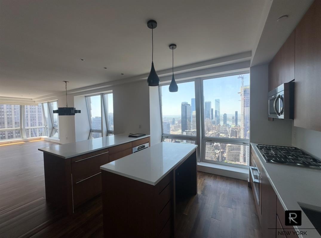 400 Fifth Avenue Midtown East New York NY 10018