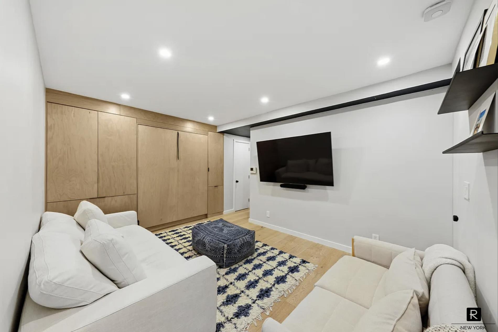 239 East 10th Street E. Greenwich Village New York NY 10003