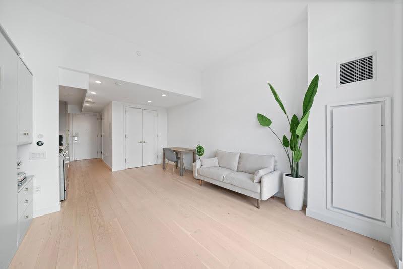 3 Court Square 523 Long Island City Queens NY 11101