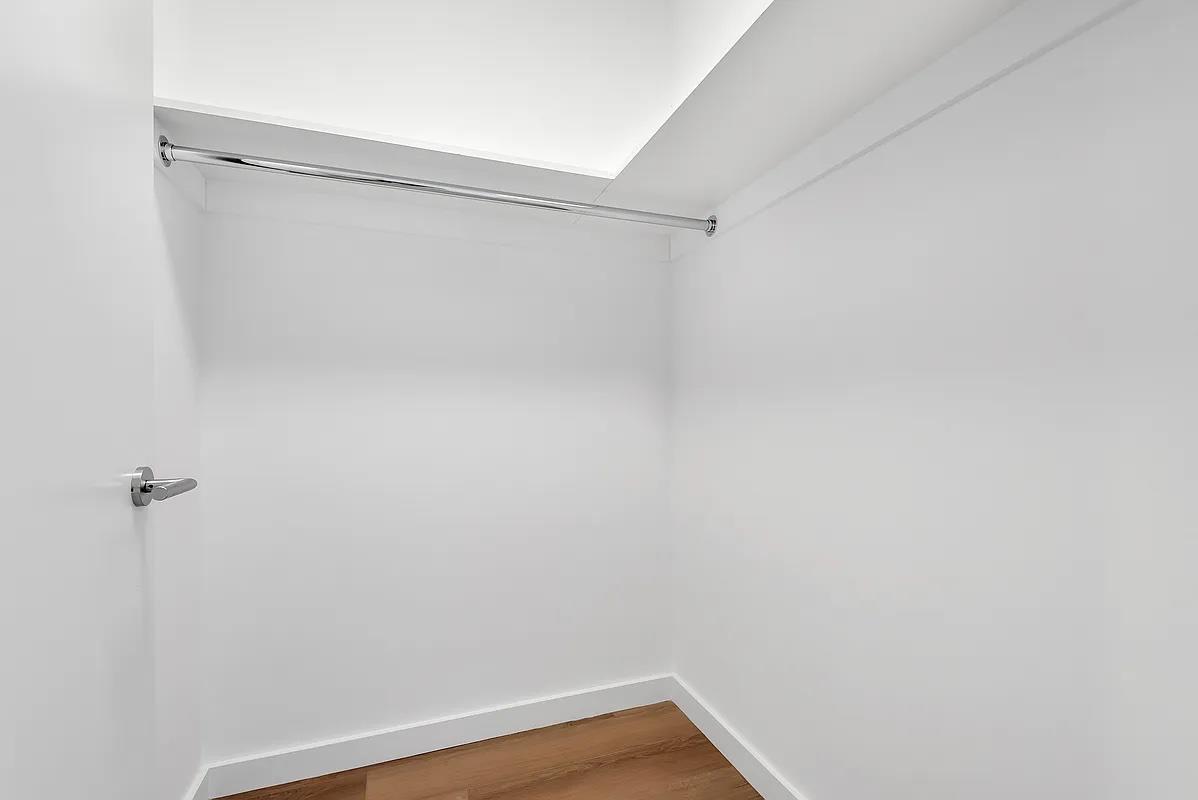 29-17 40th Avenue 811 Long Island City Queens NY 11101