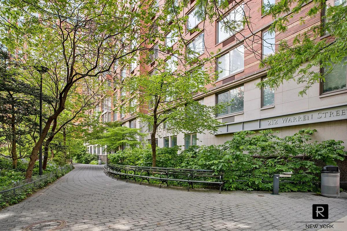 212 Warren Street Battery Park City New York NY 10282