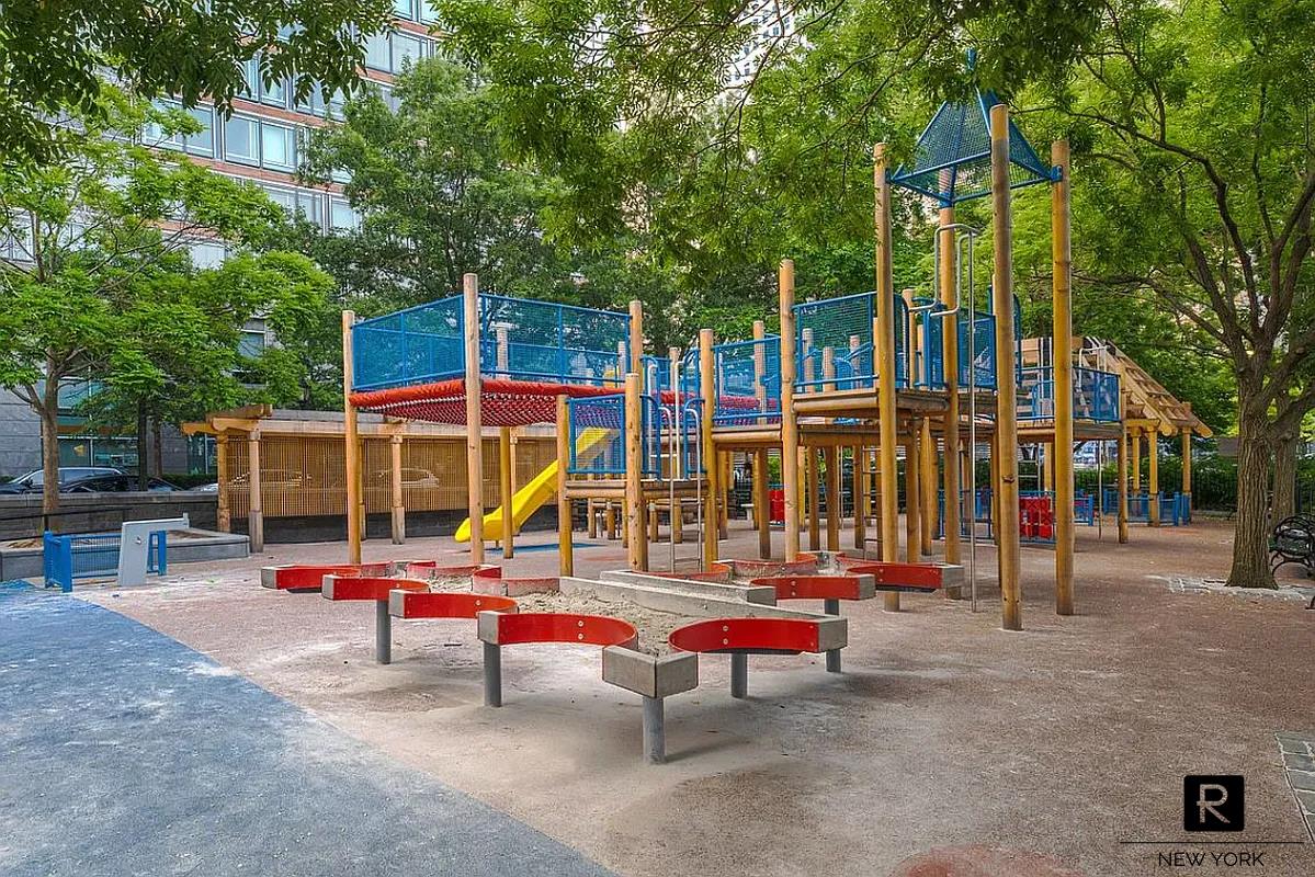 212 Warren Street Battery Park City New York NY 10282