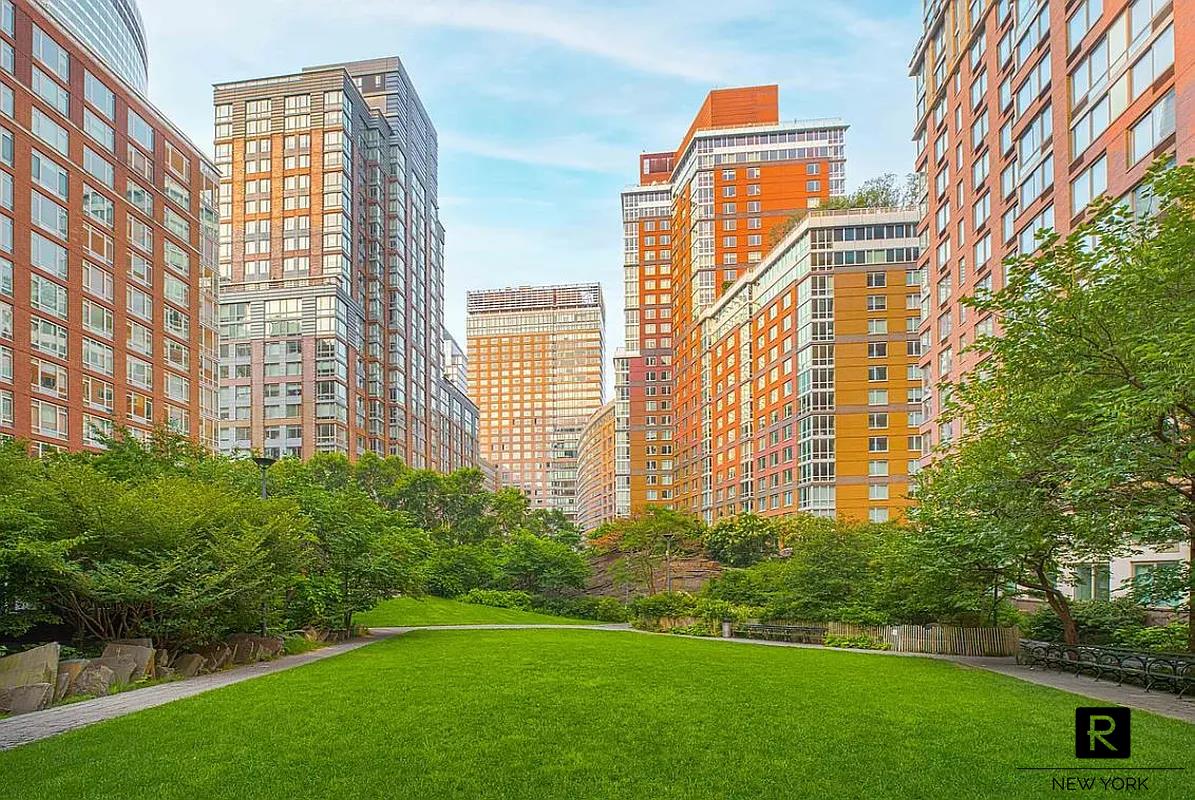 212 Warren Street Battery Park City New York NY 10282