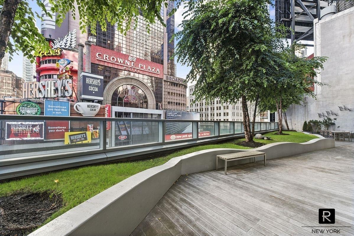 1600 Broadway Midtown West New York NY 10019