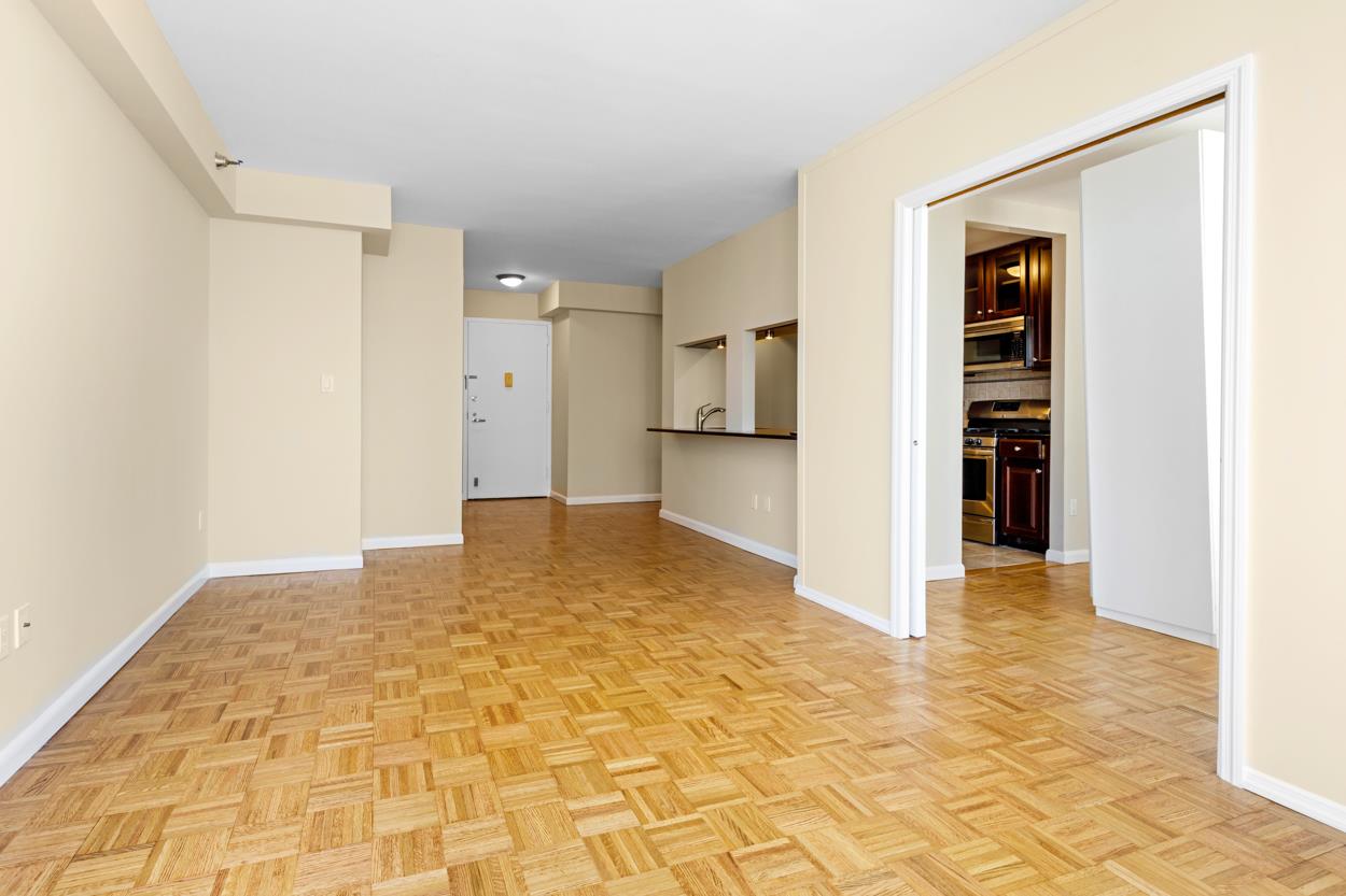 4-74 48th Avenue 15C Hunters Point Queens NY 11109
