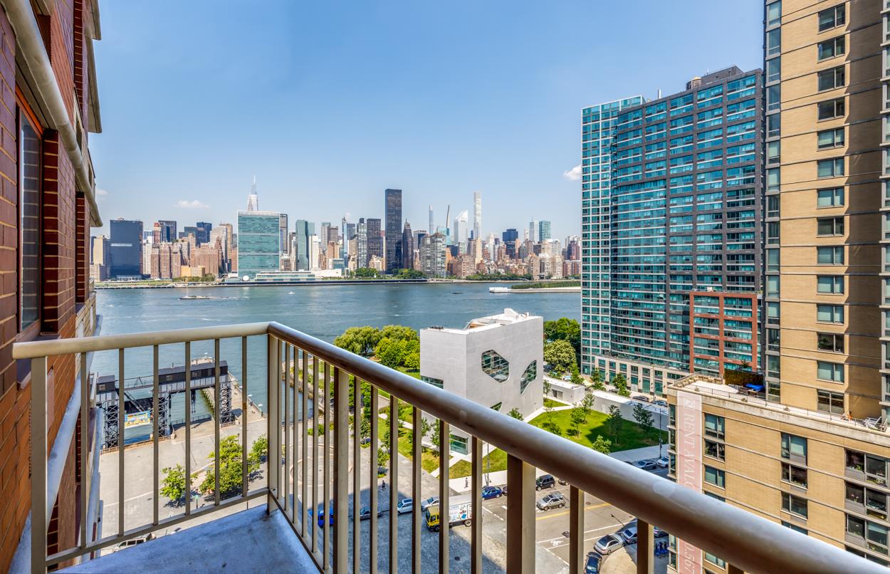 4-74 48th Avenue 15C Hunters Point Queens NY 11109