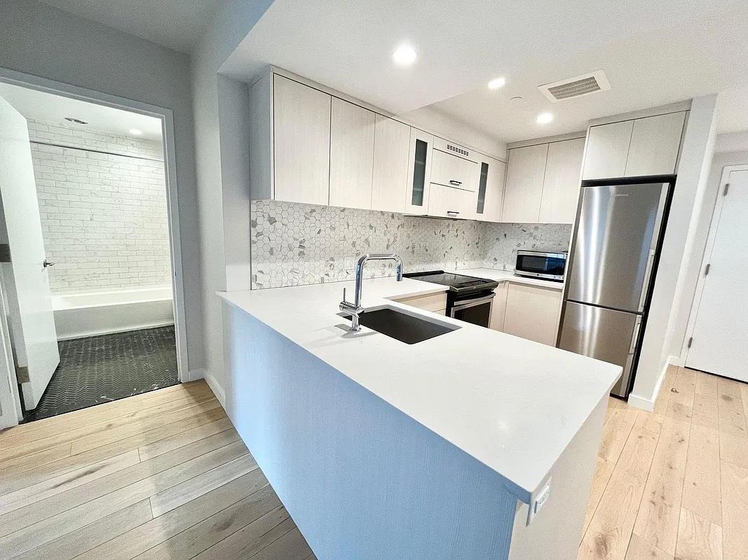 555 Waverly Avenue 3-EE Clinton Hill Brooklyn NY 11238