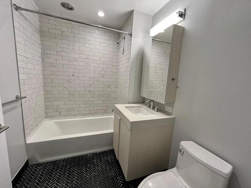 555 Waverly Avenue 3-EE Clinton Hill Brooklyn NY 11238