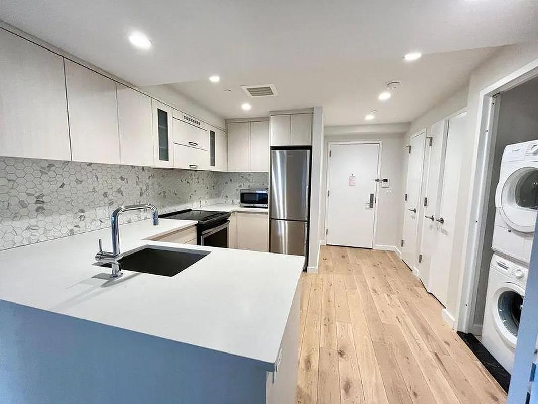 555 Waverly Avenue 3-EE Clinton Hill Brooklyn NY 11238