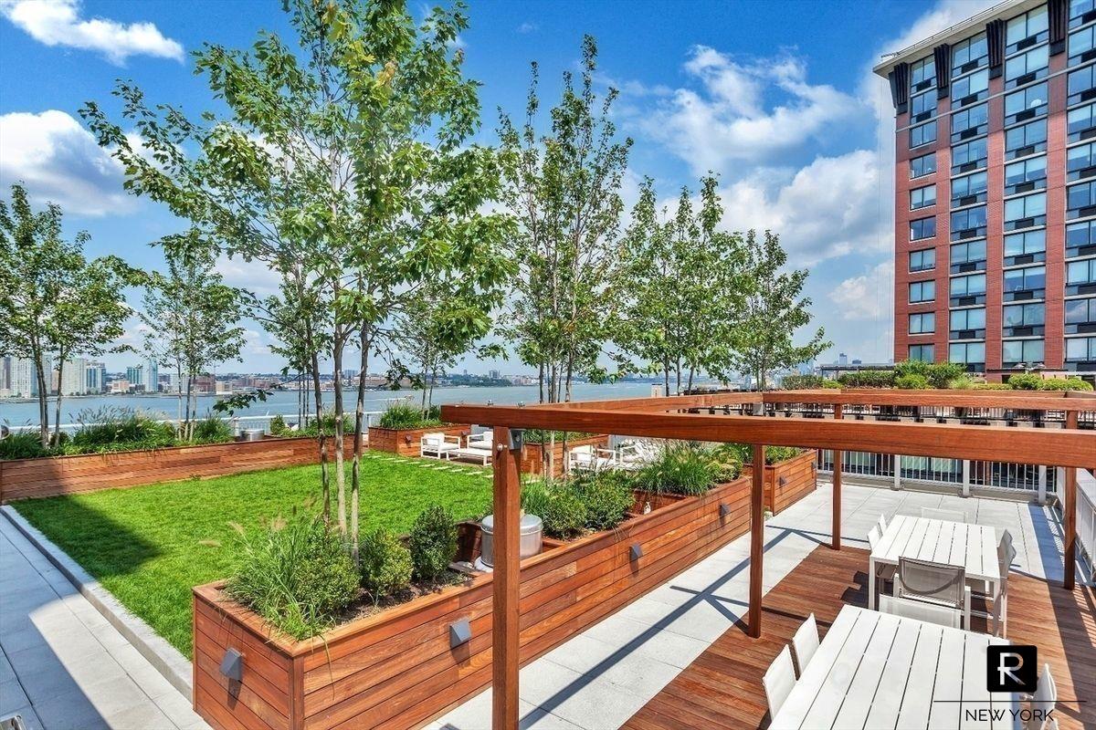 212 Warren Street Battery Park City New York NY 10282