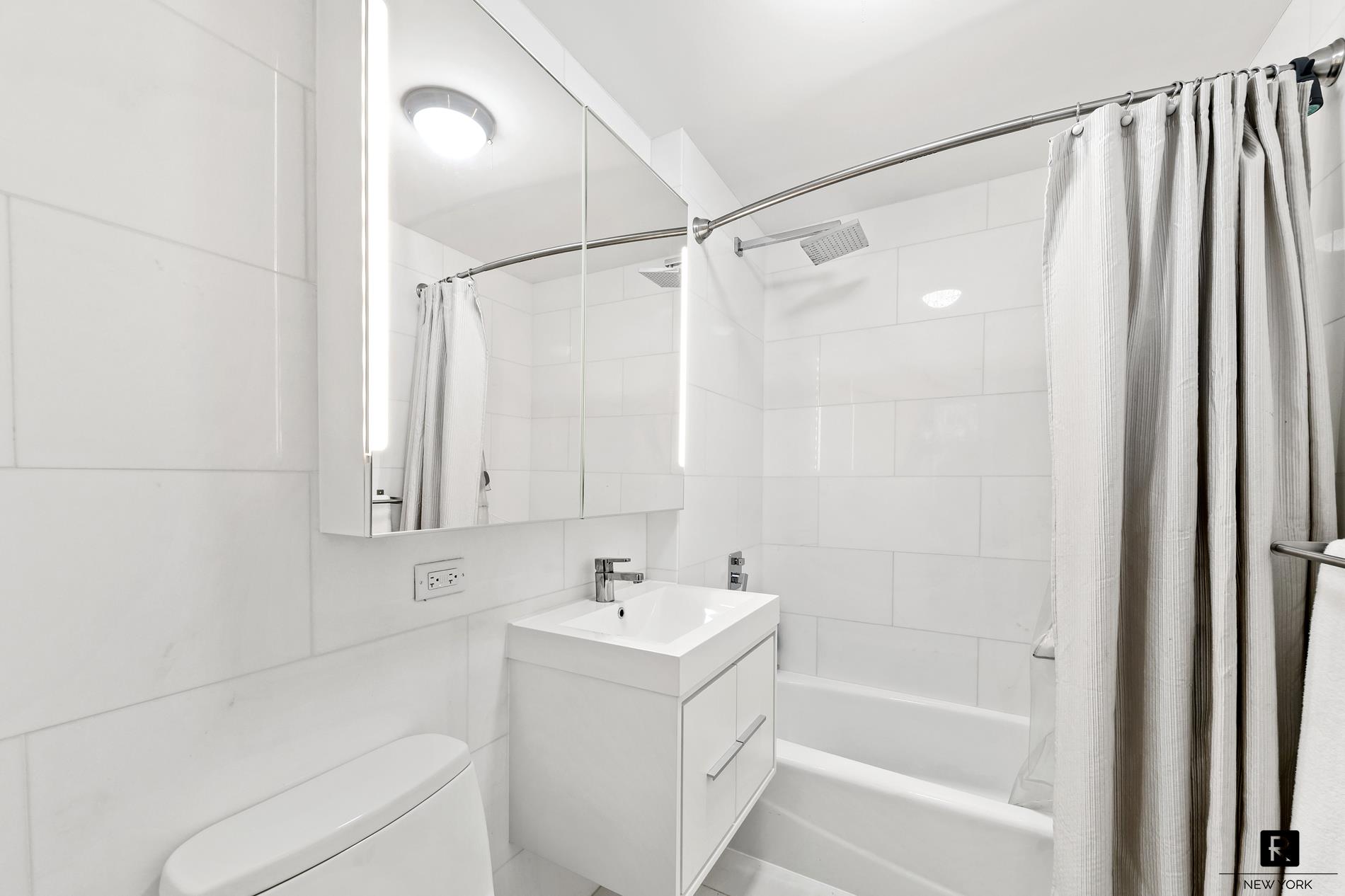 212 Warren Street Battery Park City New York NY 10282