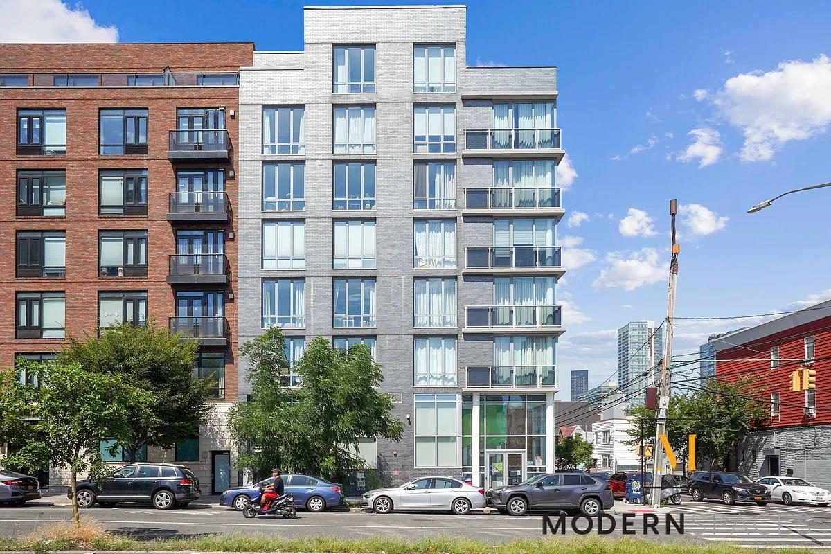 47-28 11th Street 2-D Long Island City Queens NY 11101