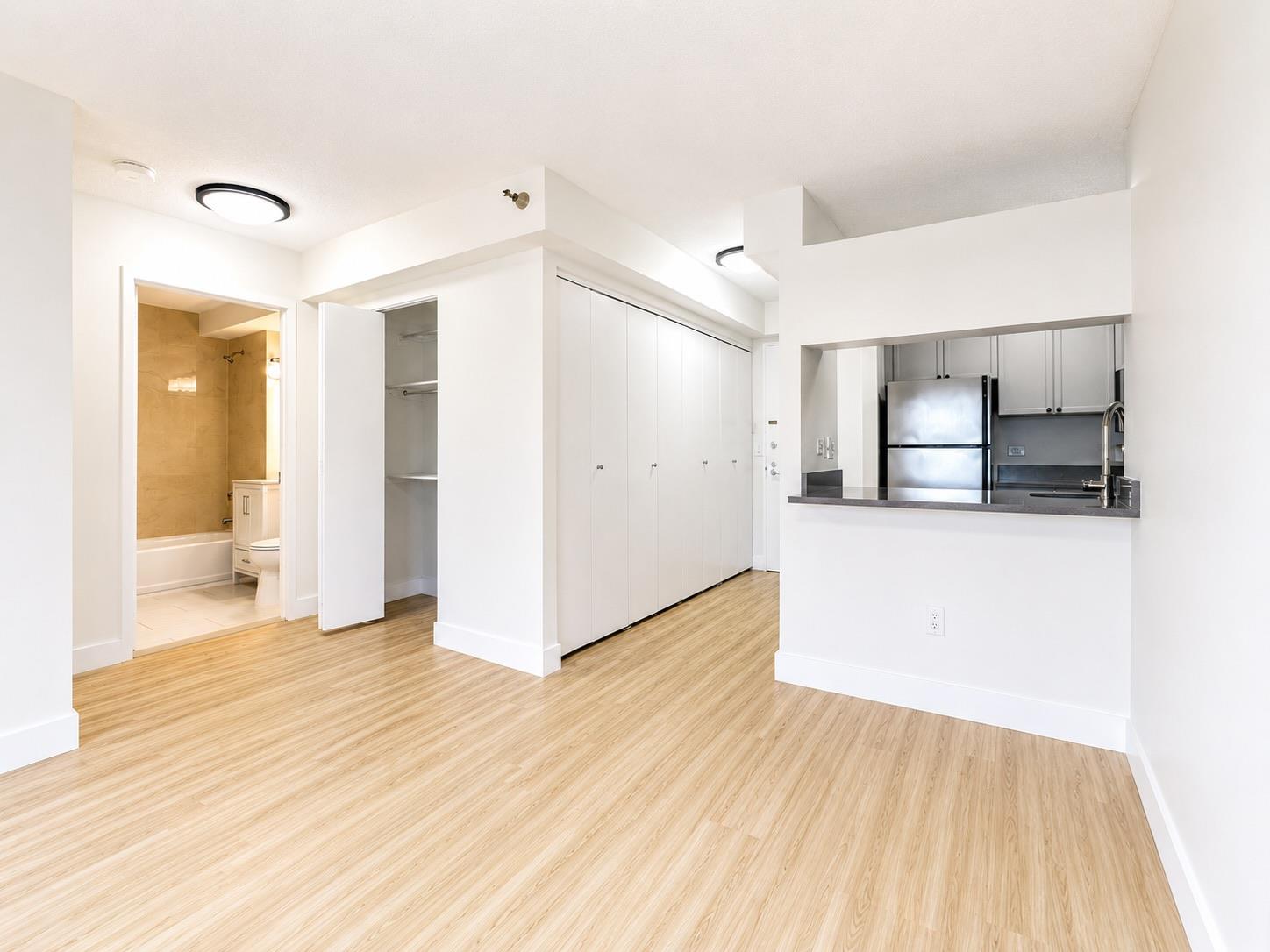 4-74 48th Avenue 30-J Hunters Point Queens NY 11109