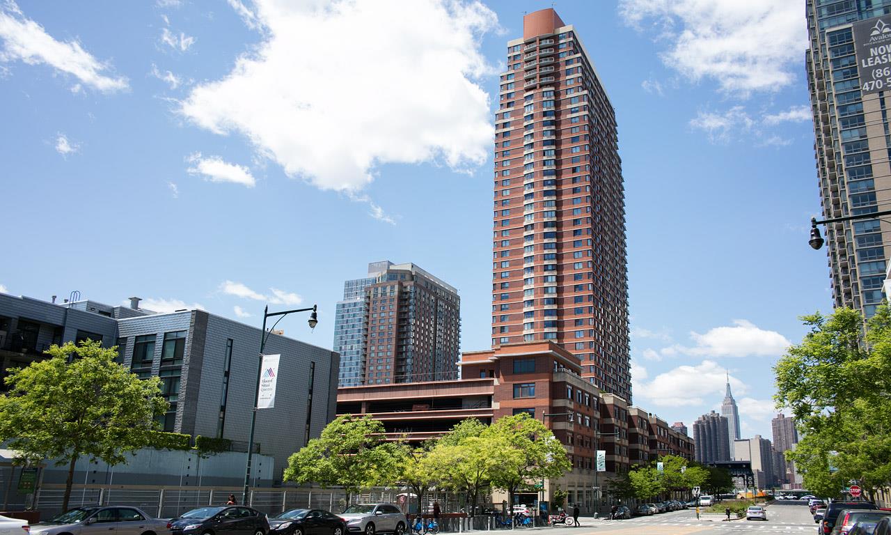 4-74 48th Avenue 30-J Hunters Point Queens NY 11109