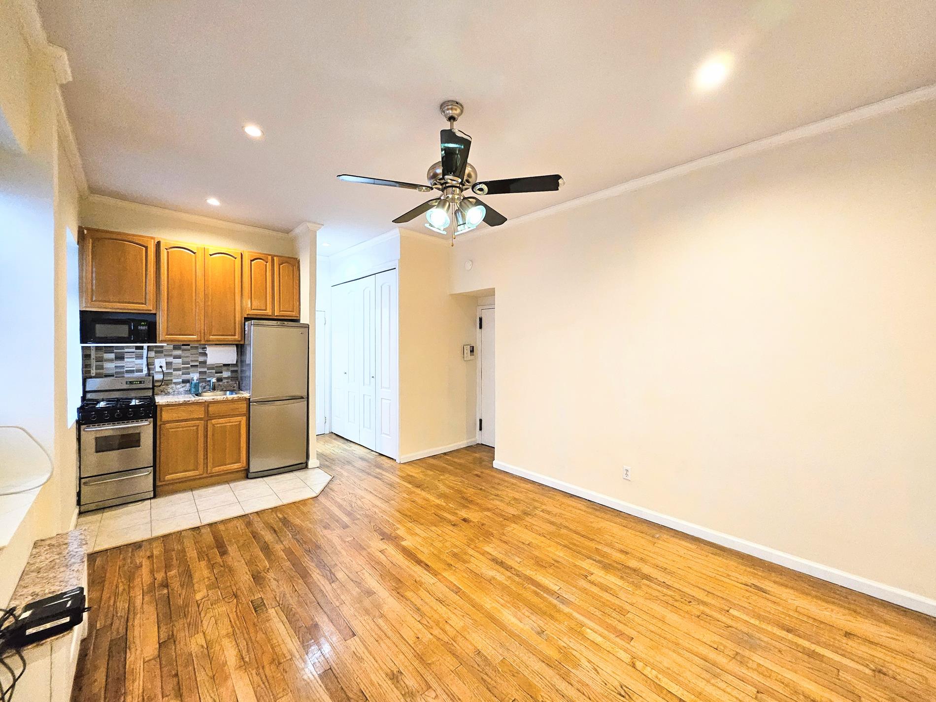 152 East 35th Street 2-F Murray Hill New York, NY 10016