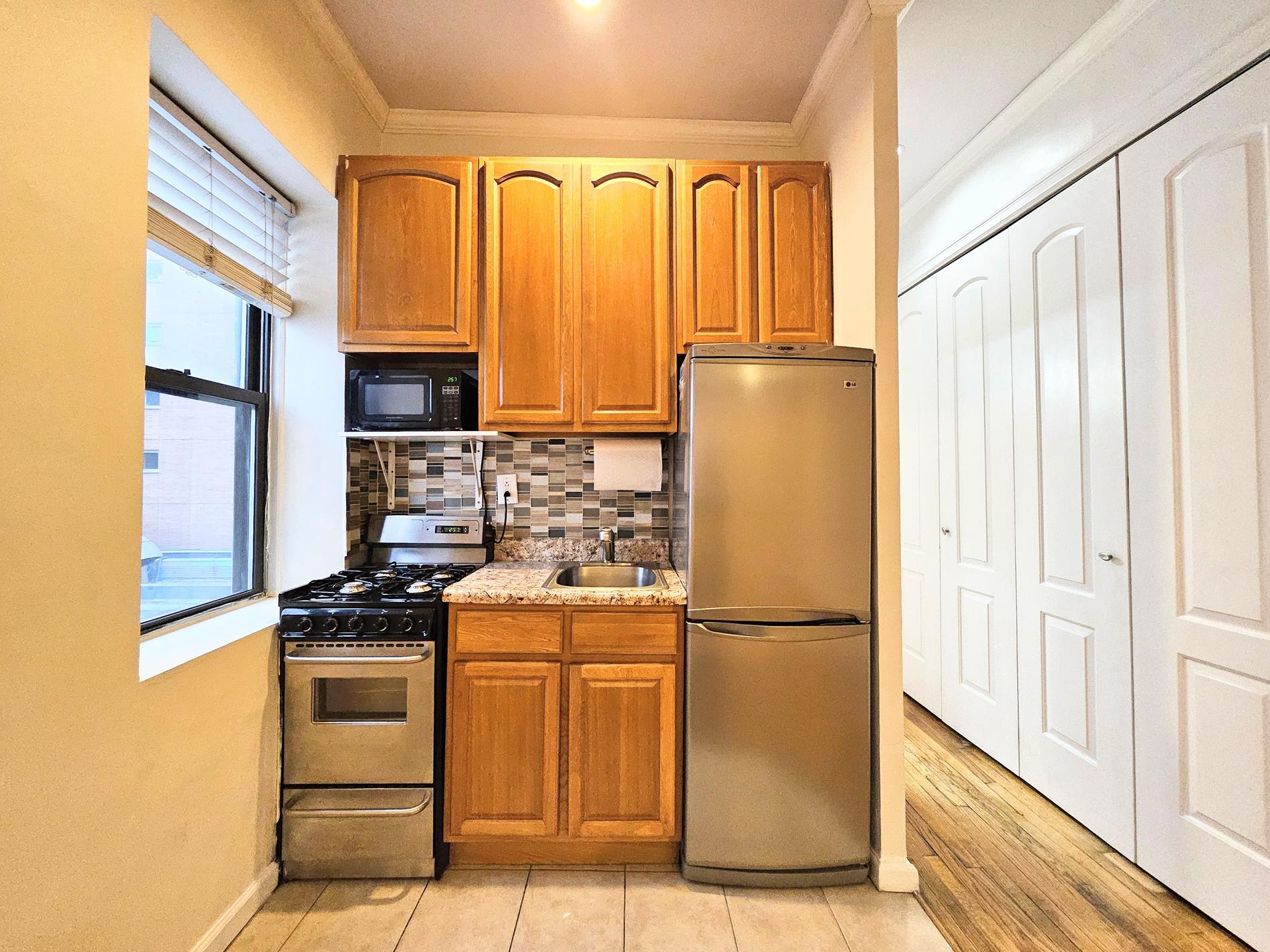 152 East 35th Street 2-F Murray Hill New York, NY 10016