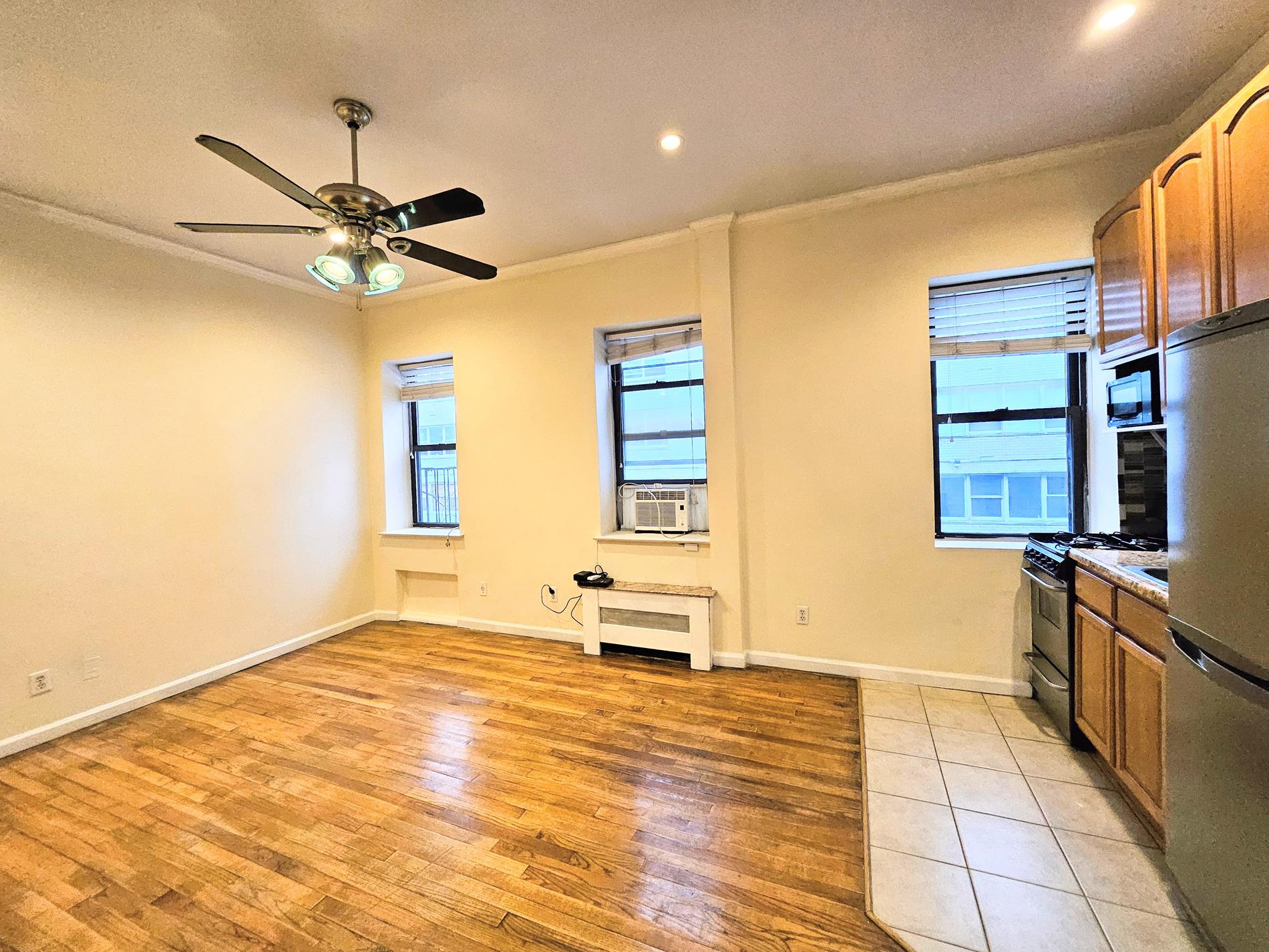 152 East 35th Street 2-F Murray Hill New York, NY 10016