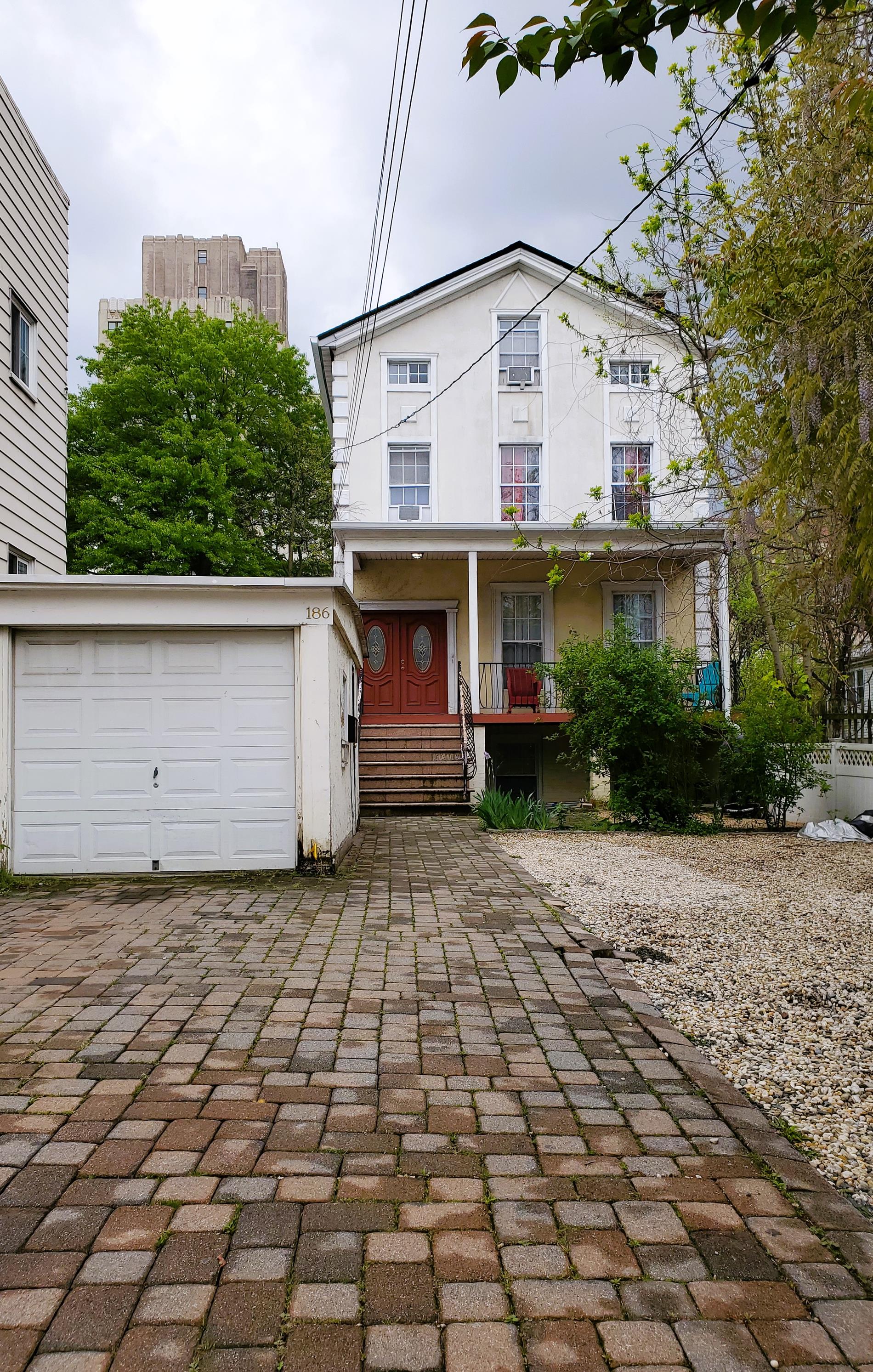 186 Summit Ave 2 Jersey City Journal Sq, Jersey City NJ 07304