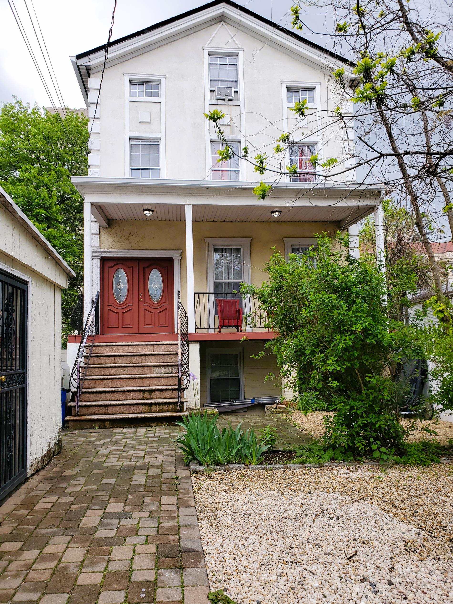 186 Summit Ave 2 Jersey City Journal Sq, Jersey City NJ 07304