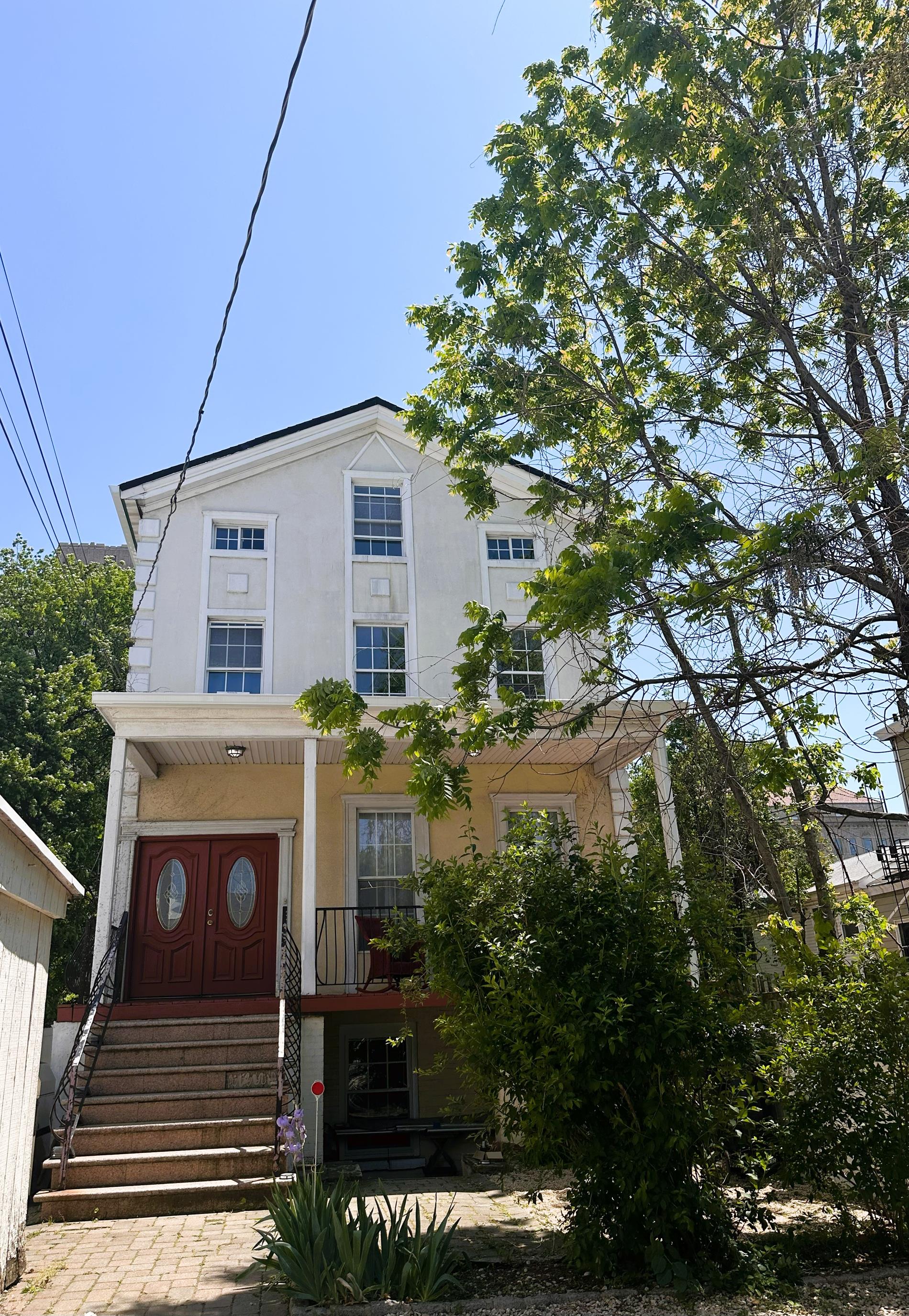 186 Summit Ave 2 Jersey City Journal Sq, Jersey City NJ 07304