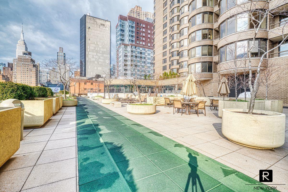330 East 38th Street, #25N