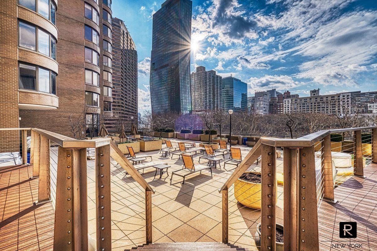 330 East 38th Street, #25N