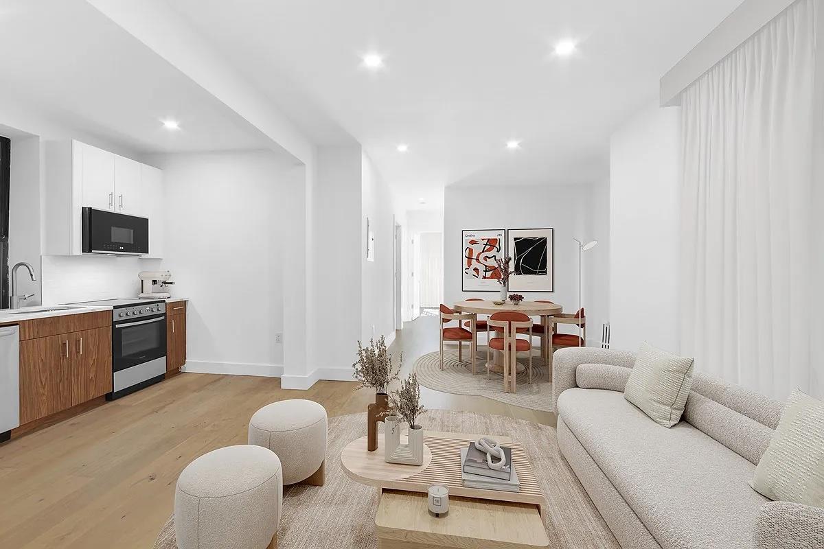 27 Saint Marks Place 2CD E. Greenwich Village New York NY 10003