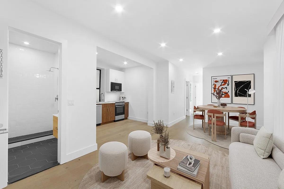 27 Saint Marks Place 2CD E. Greenwich Village New York NY 10003