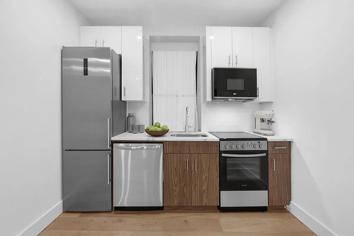 27 Saint Marks Place 2CD E. Greenwich Village New York NY 10003