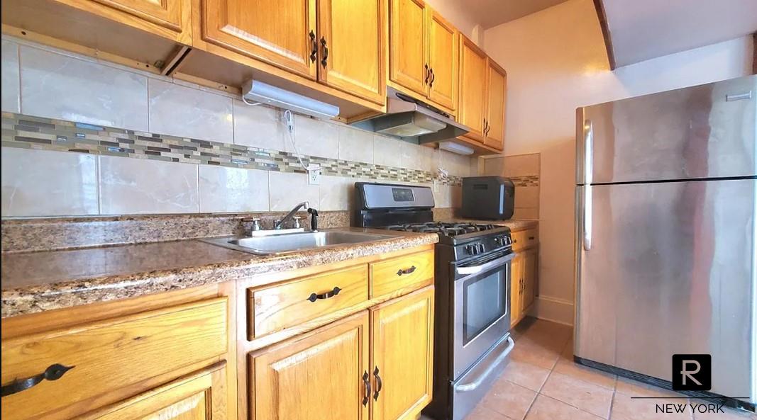 284 New York Avenue Crown Heights Brooklyn NY 11216