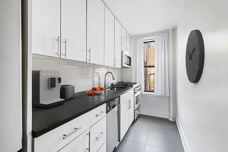 305 West 18th Street 2-F Chelsea New York NY 10011