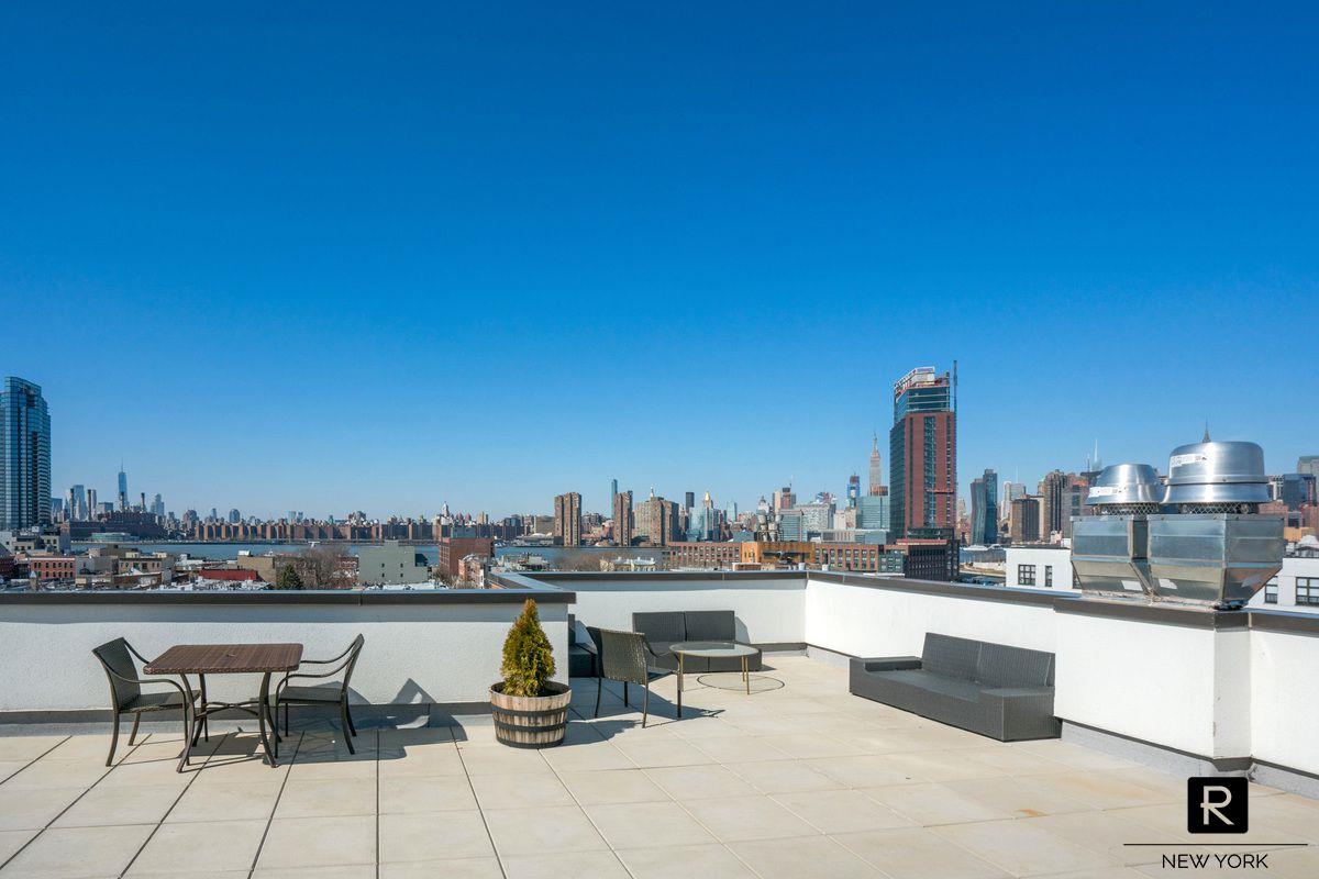 1059 Manhattan Avenue Greenpoint Brooklyn NY 11222