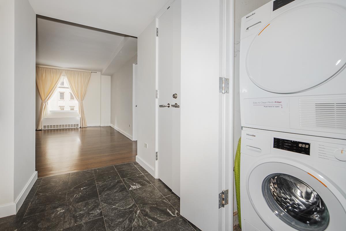 100 West 58th Street, #8E
