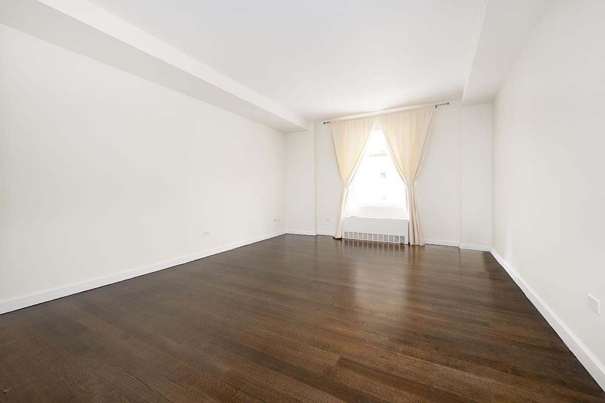 100 West 58th Street, #8E