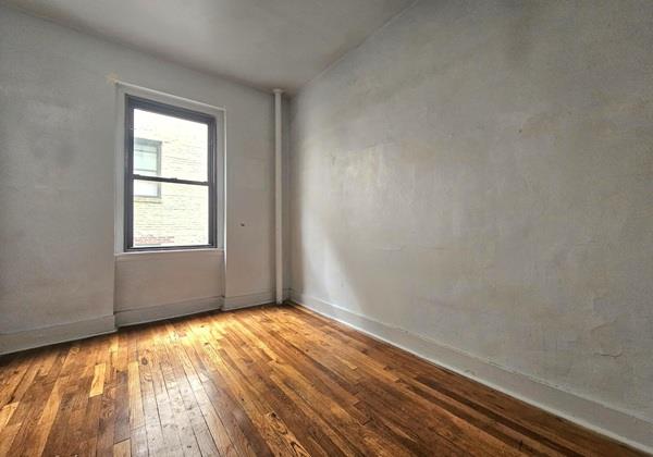 21-67 33rd Street 4G Steinway-Ditmars Queens NY 11105