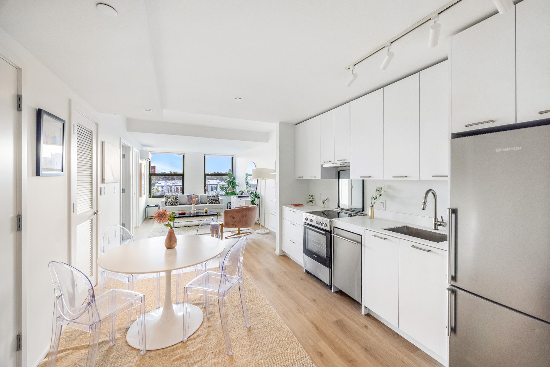 955 Sterling Place, #521