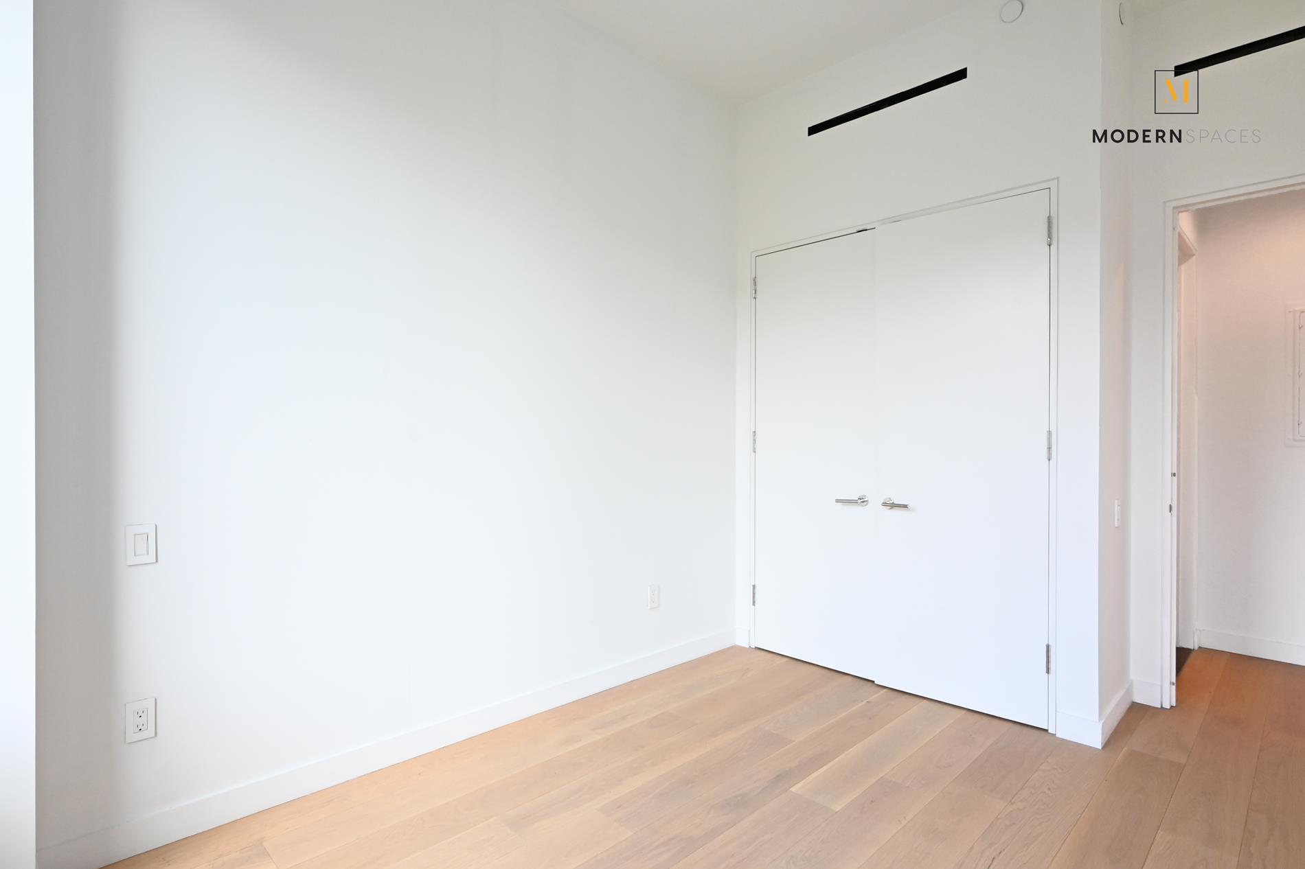 21-21 31st Street 4-K Steinway-Ditmars Queens NY 11105
