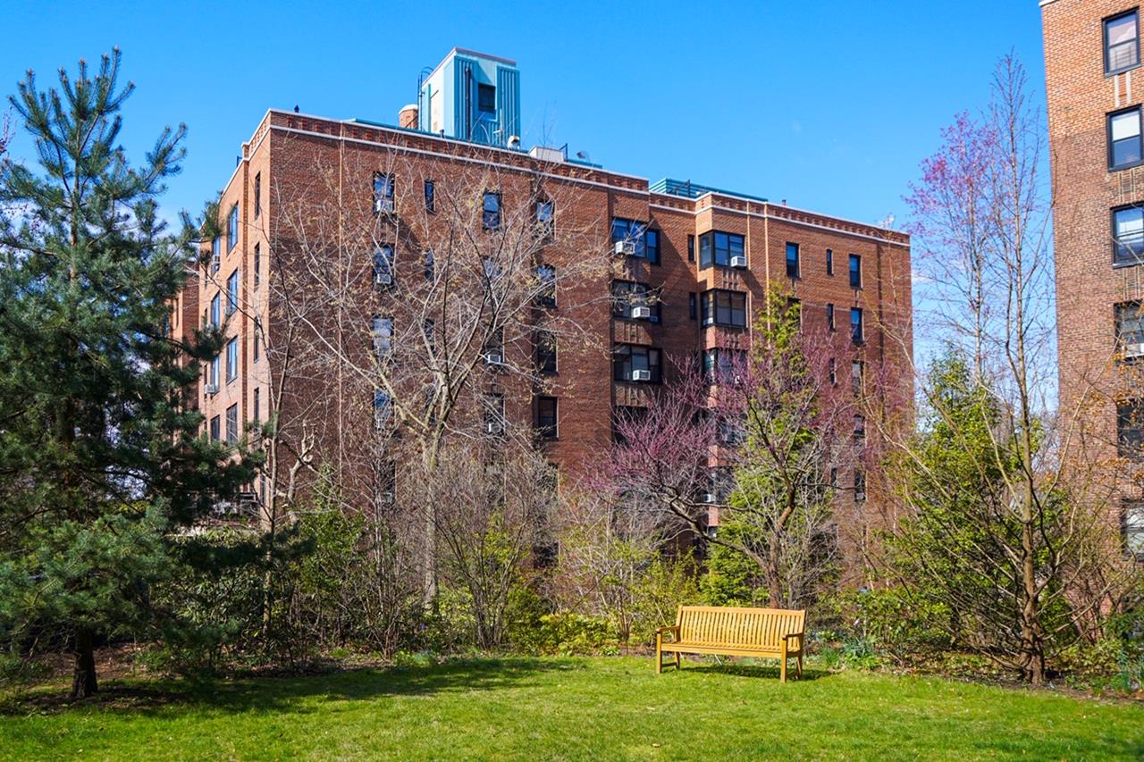 55 Park Terrace E, #B54