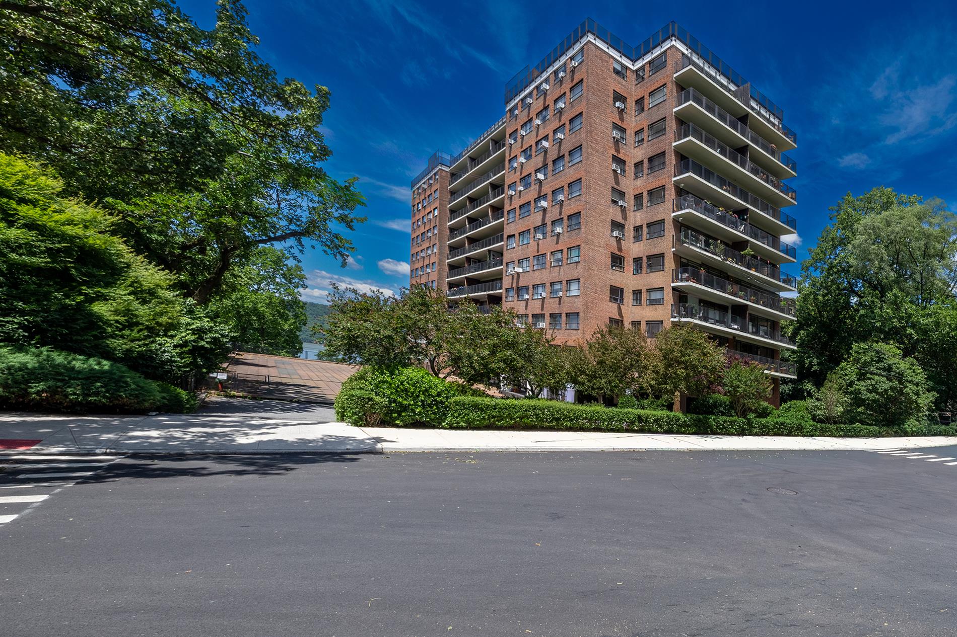 2727 Palisade Avenue 9-B Spuyten Duyvil Bronx NY 10463