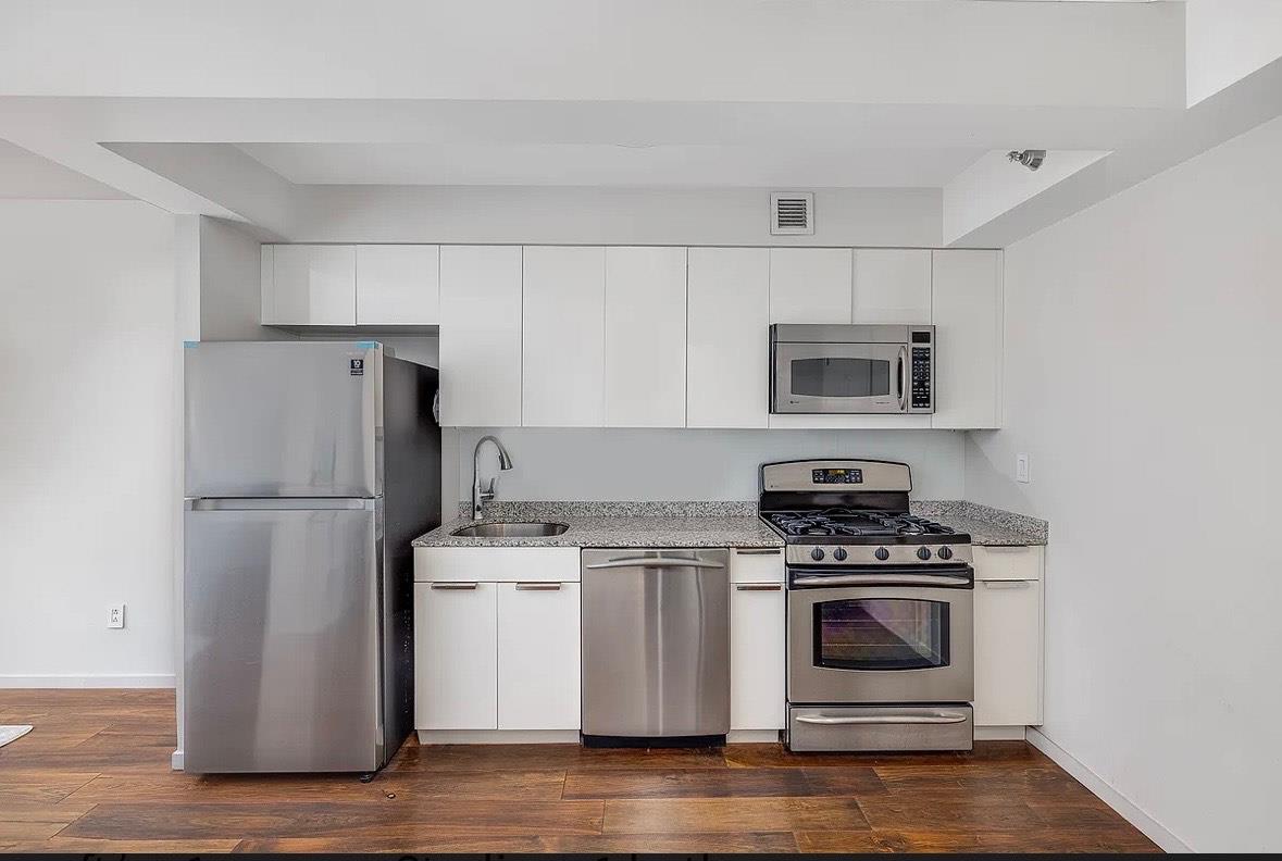 516 West 47th Street n4d Clinton New York NY 10036
