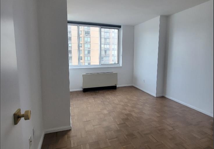 4-74 48th Avenue 21-E Hunters Point Queens NY 11109