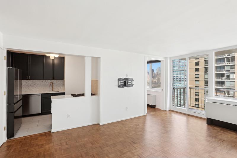 4-74 48th Avenue 21-E Hunters Point Queens NY 11109