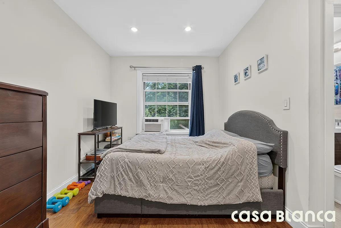 55-23 31st Avenue 4-H Woodside Queens NY 11377