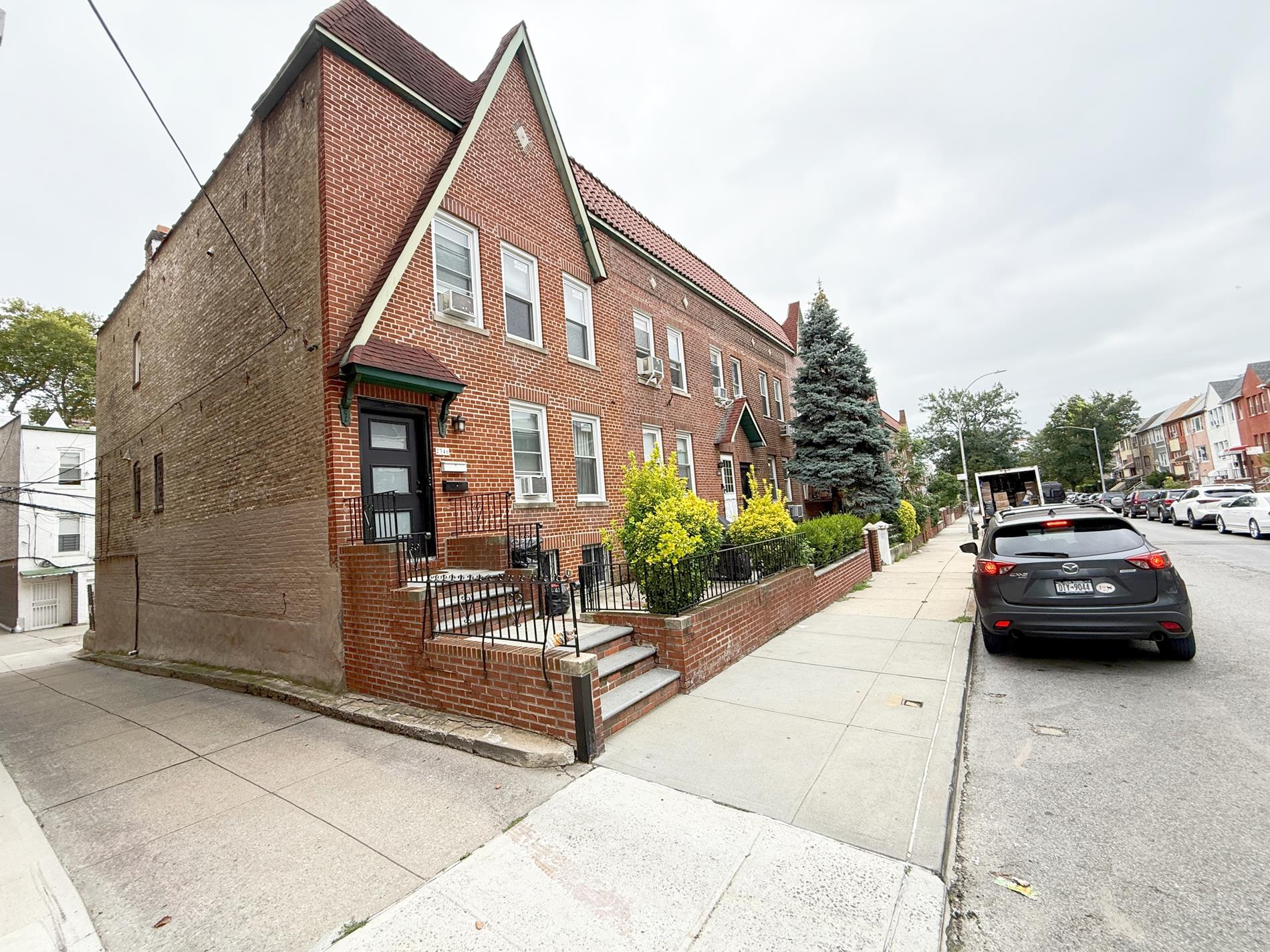 23-46 33rd Avenue 1 Astoria Queens NY 11106