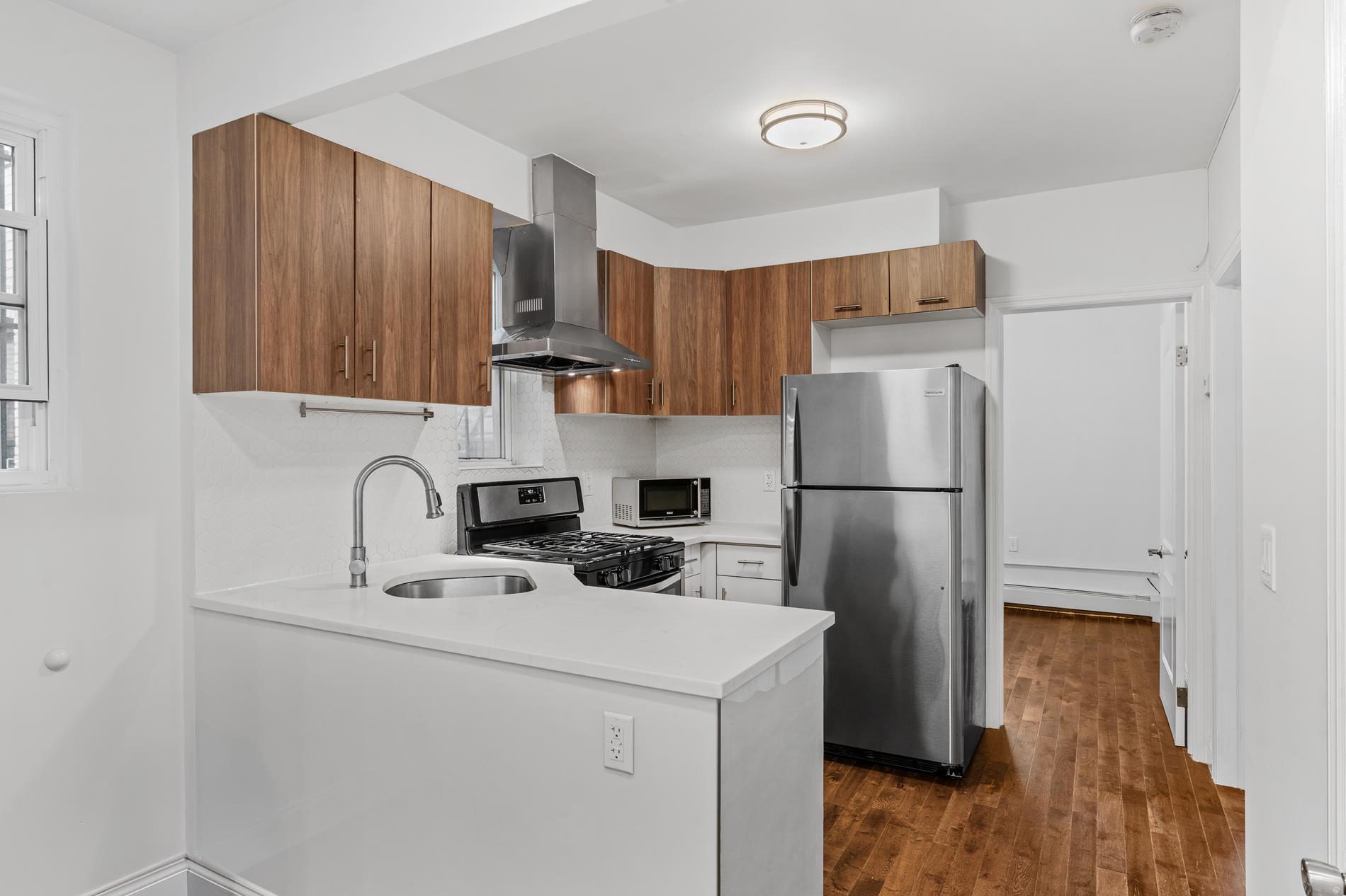 23-46 33rd Avenue 1 Astoria Queens NY 11106
