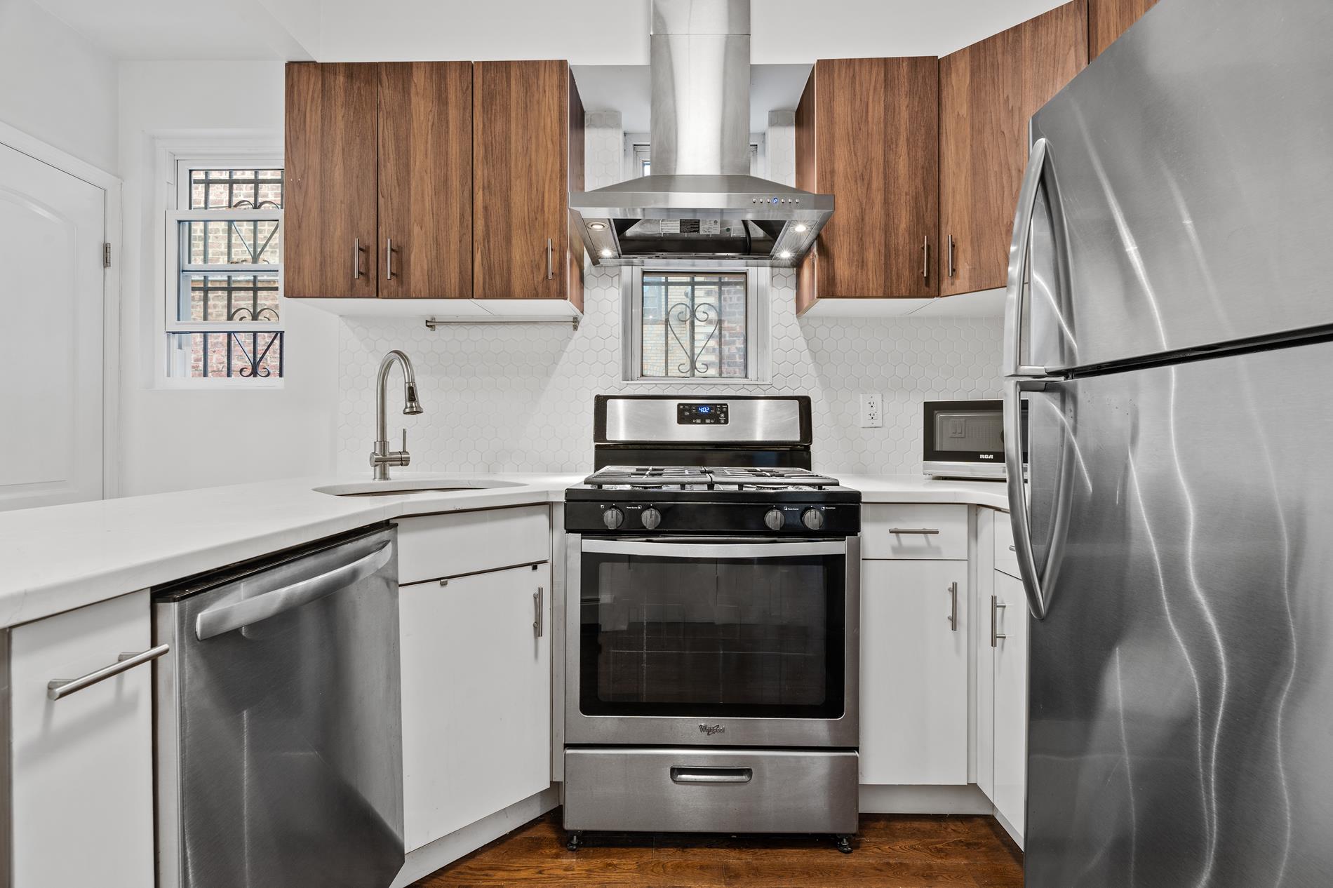 23-46 33rd Avenue 1 Astoria Queens NY 11106