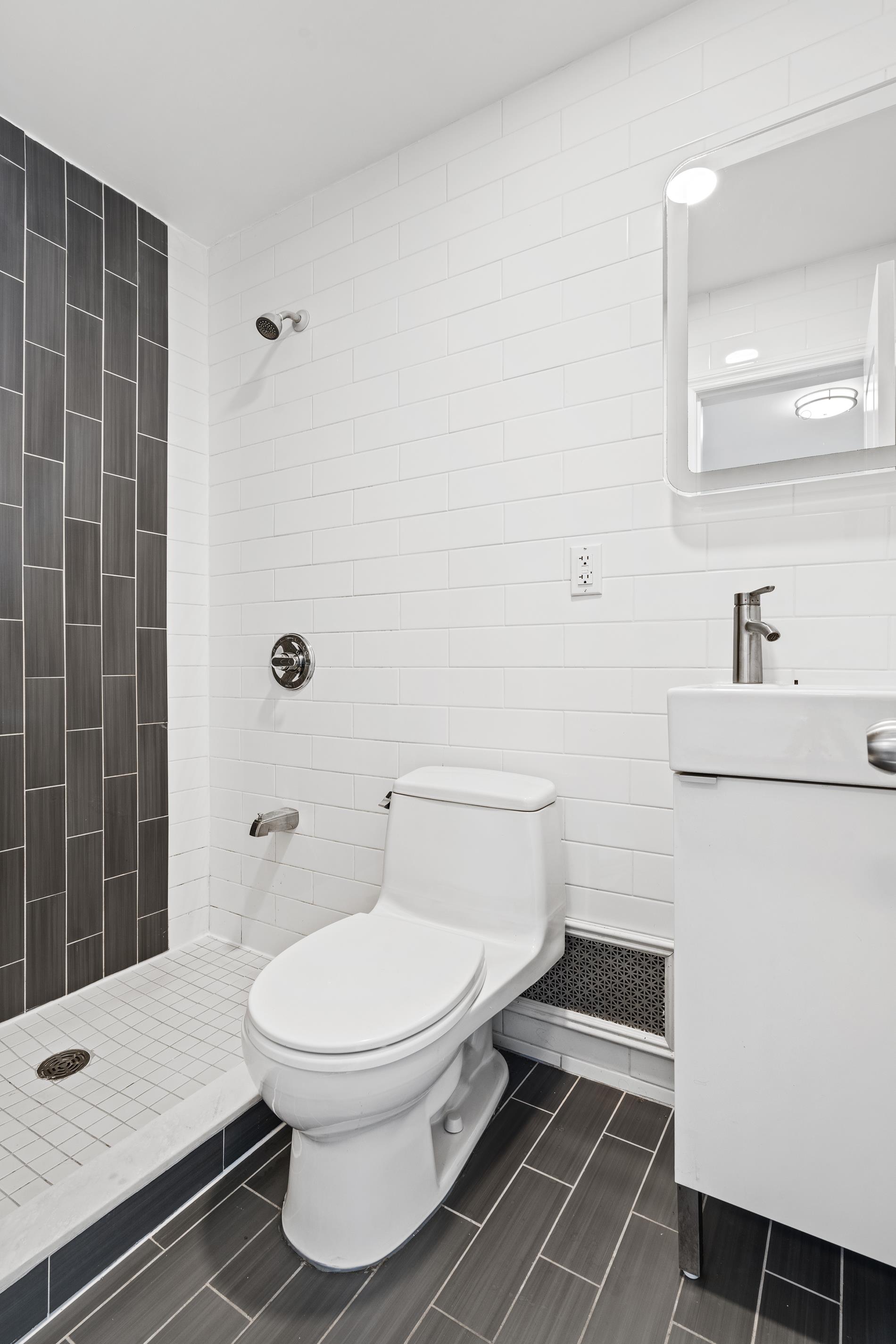 23-46 33rd Avenue 1 Astoria Queens NY 11106